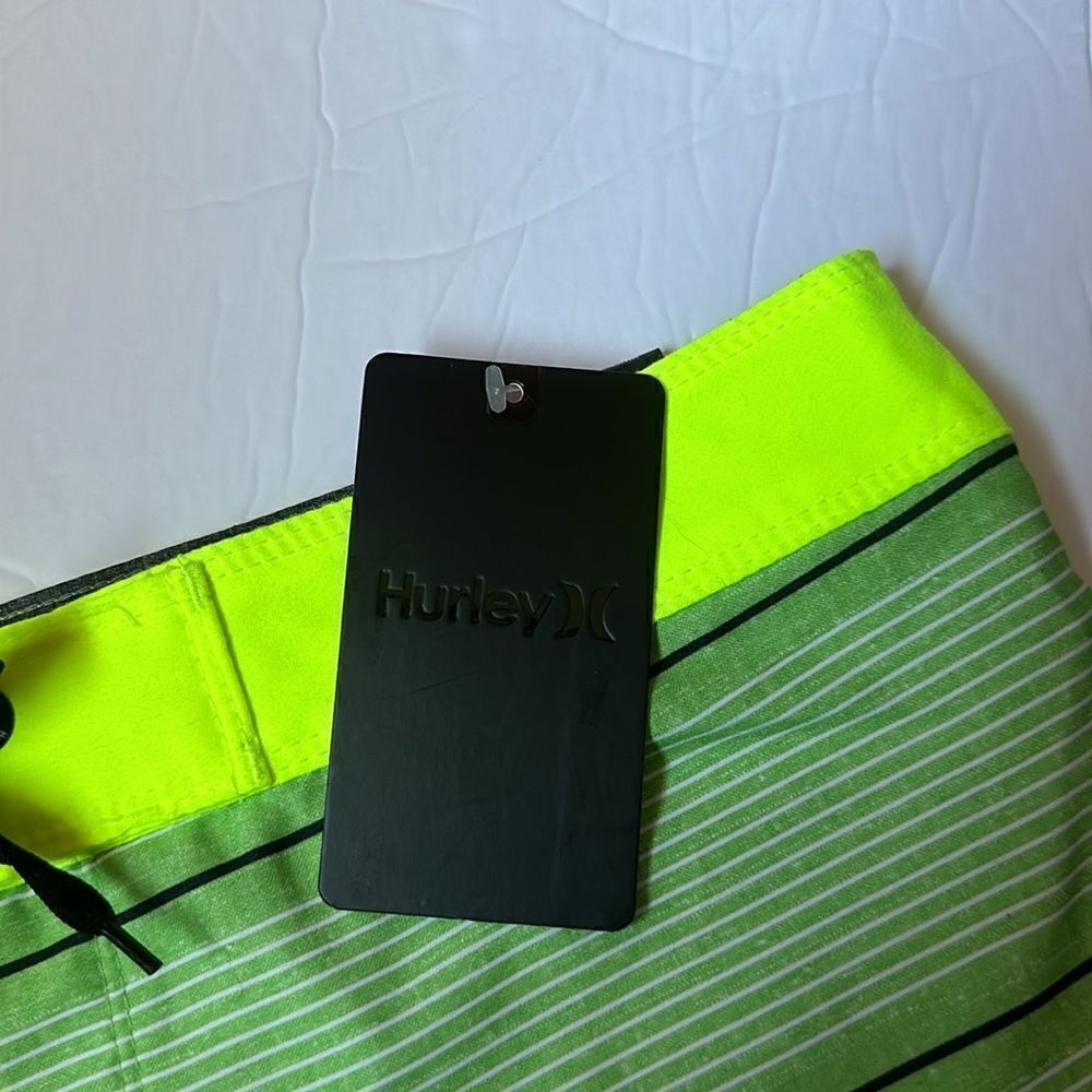 Hurley Shorts - Picture 4 of 5